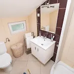 Sara *