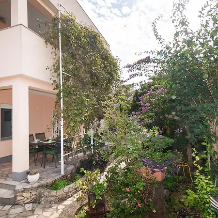 Sara * Rogoznica (Sibenik-Knin)