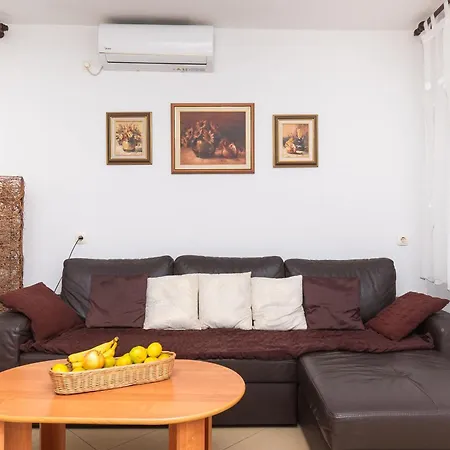 Sara * Rogoznica (Sibenik-Knin)