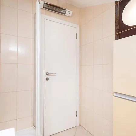 Sara * Rogoznica (Sibenik-Knin)