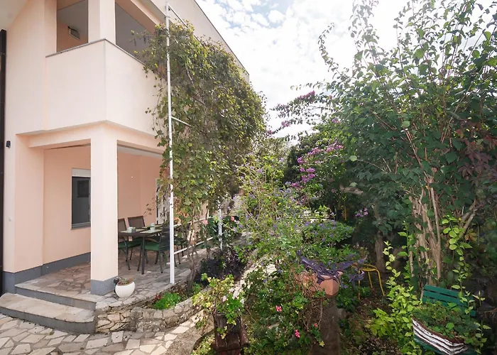 Sara * Rogoznica (Sibenik-Knin)