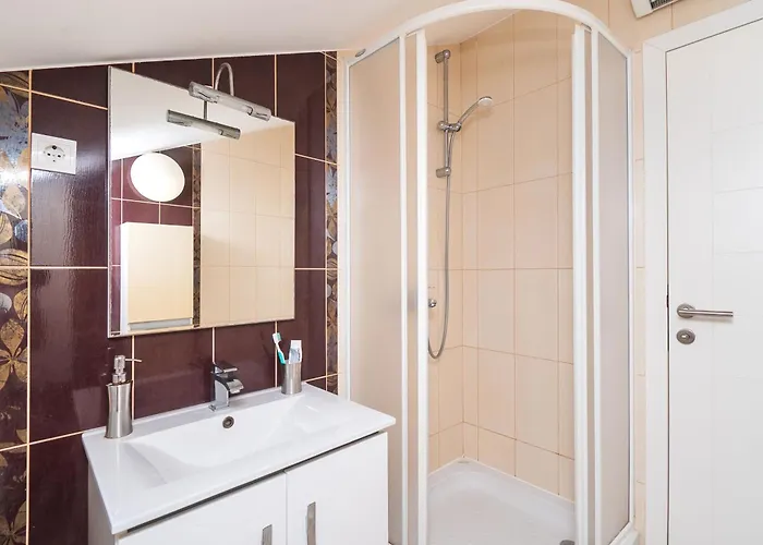 Sara * Rogoznica (Sibenik-Knin)