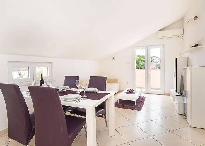 Sara * Rogoznica (Sibenik-Knin)