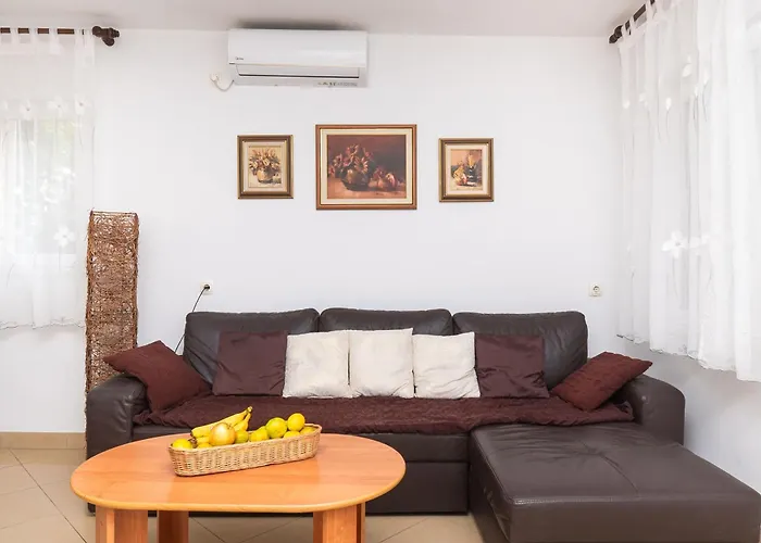 Sara * Rogoznica (Sibenik-Knin)