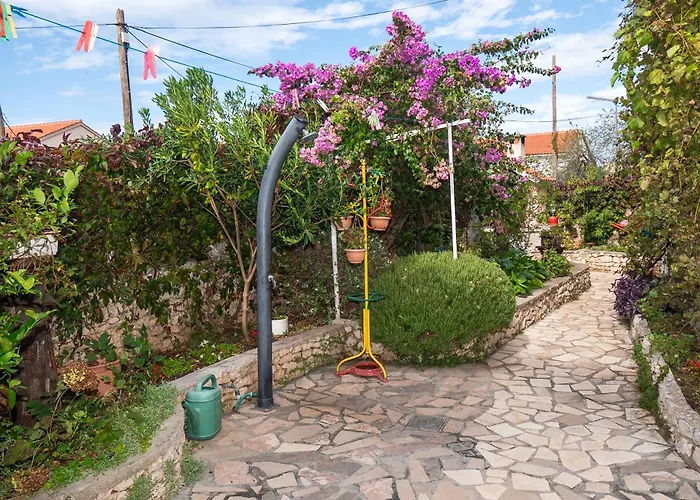 Sara * Rogoznica (Sibenik-Knin)